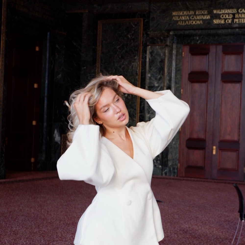 Elegant White Women's Blazer